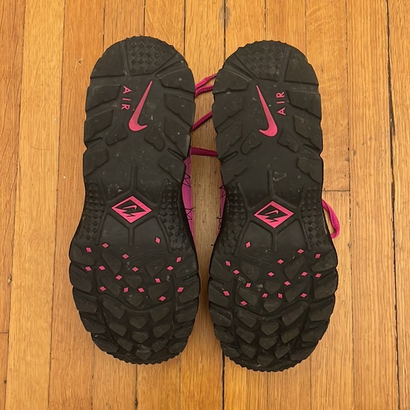 Nike x Supreme 2017 Air Humara Fire Pink - Picture 4 of 4